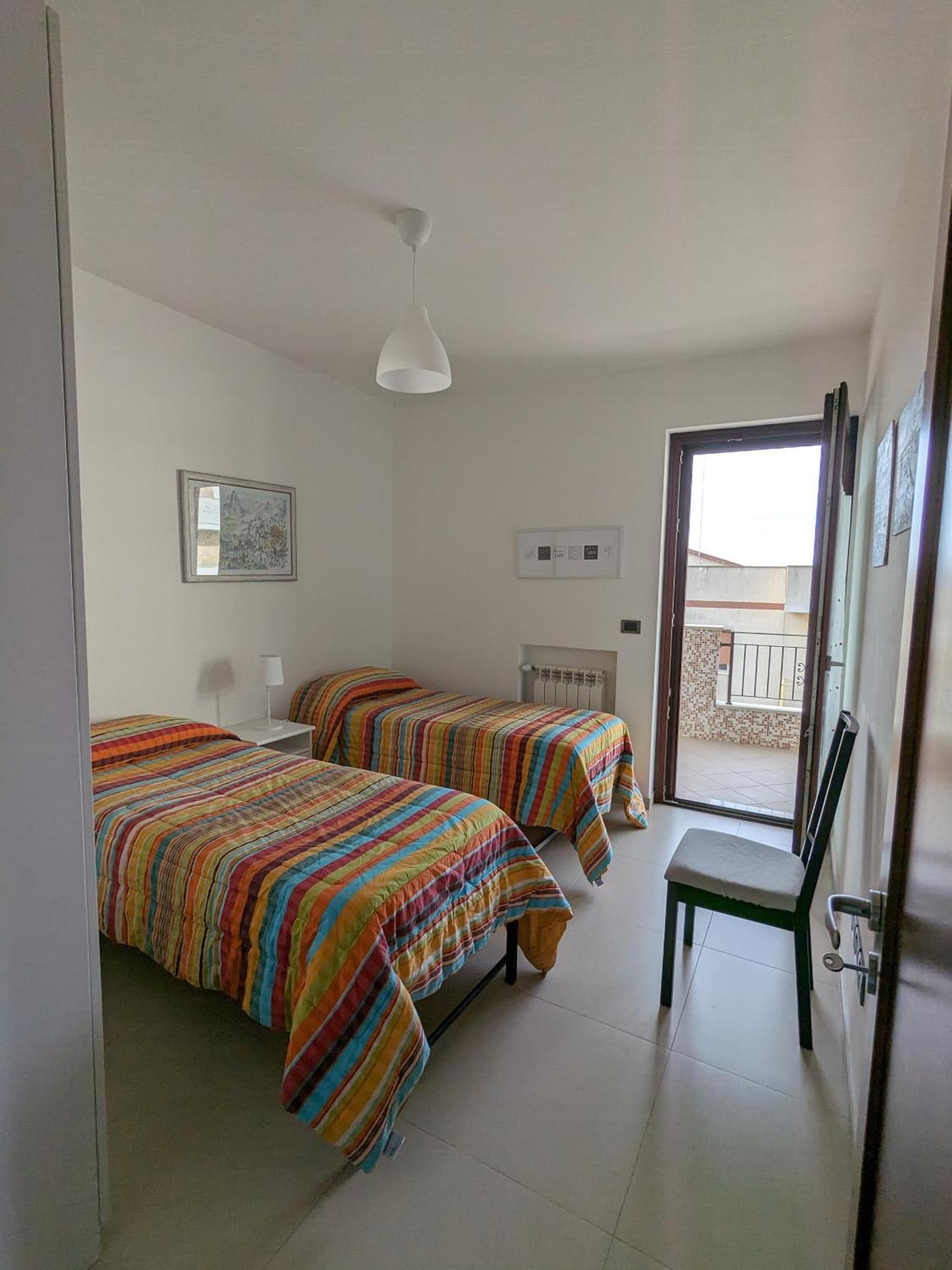 La Casa Dei Due Mari - Large Apartment With Parking Taranto Ngoại thất bức ảnh